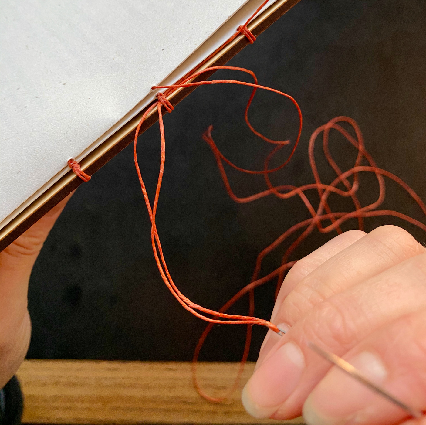 Hand-sewing a Fondfolio book binding