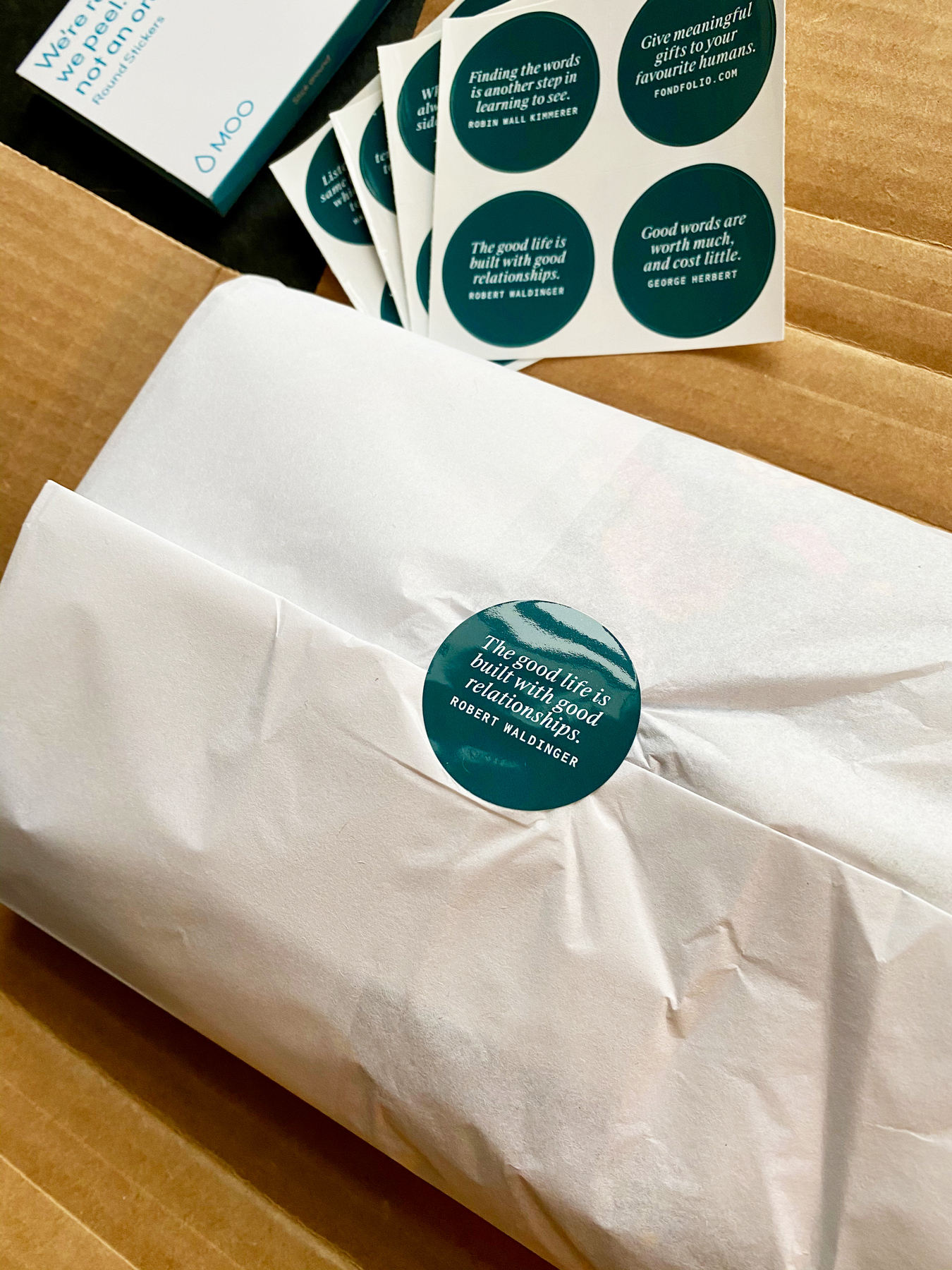 Stickers used on Fondfolio packaging